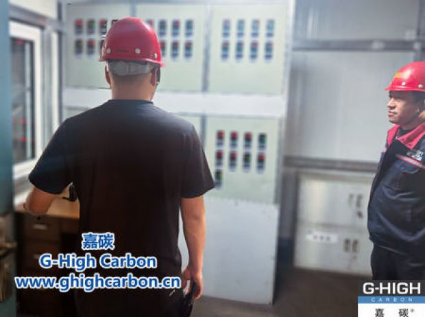 現(xiàn)場(chǎng)負(fù)責(zé)人嚴(yán)謹(jǐn)把關(guān)，確保生產(chǎn)高效安全